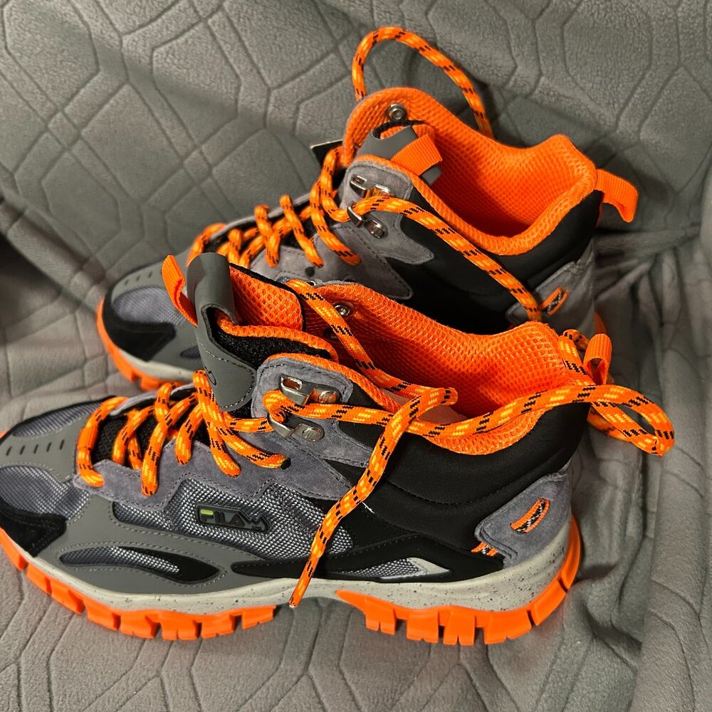 Men's FILA Orange & Black Track Sneakers Size 8 - pre-owned